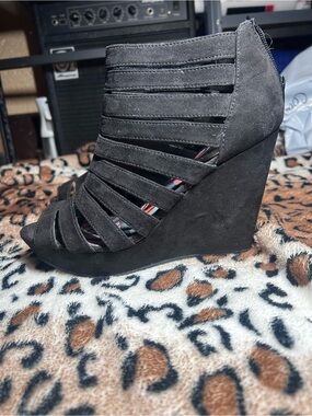 Madden Girl Black Strappy Suede Wedge Sandals